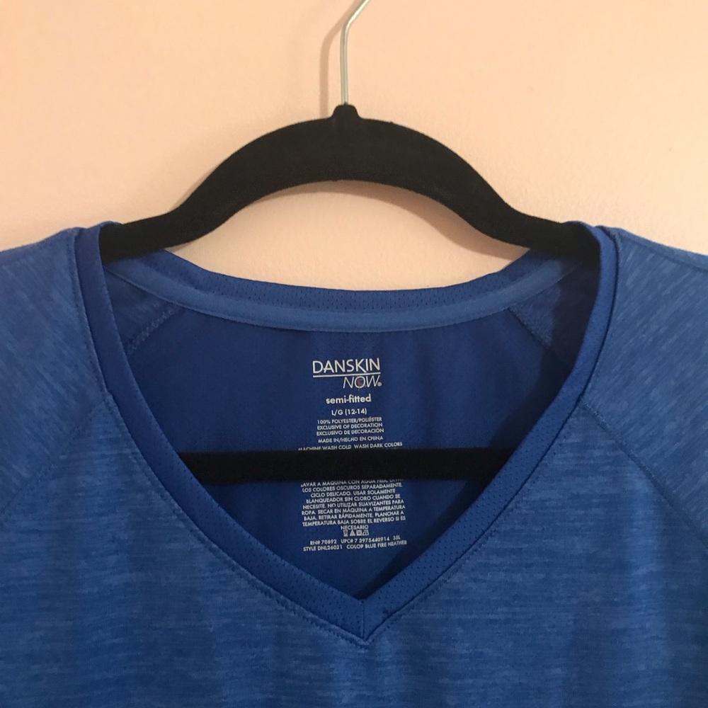 Workout top - Picture 2 of 4